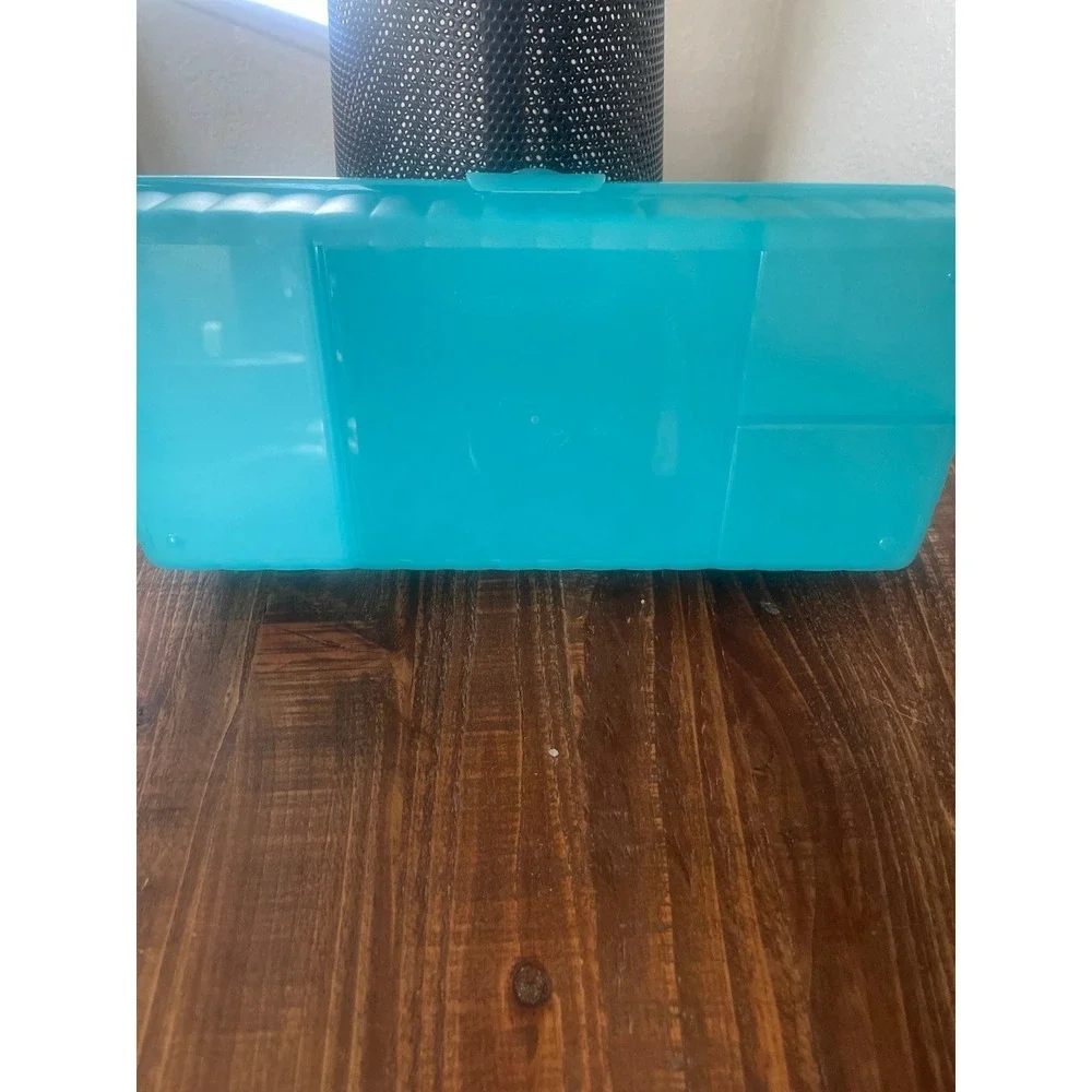 Tupperware teal lunch
